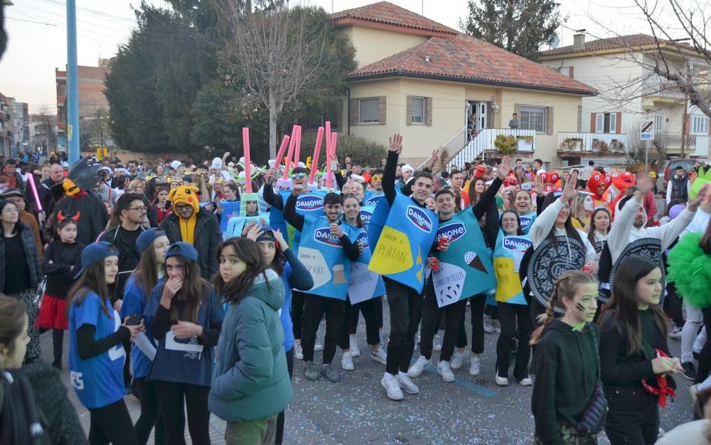 Els participants a la rua de Carnaval de Mollerussa