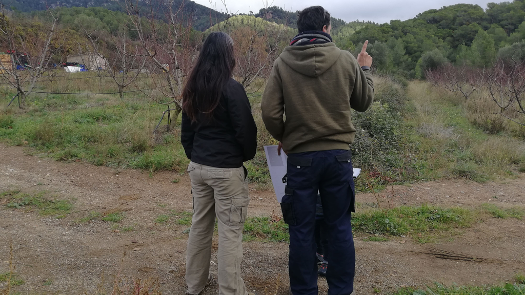 Dos participants del Nou Projecte de Mentoria per a Joves Agricultors i Agricultores ©Departament d'Acció Climàtica, Alimentació i Agenda Rural