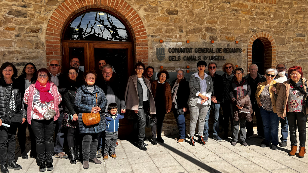 Alguns dels assistents a la xerrada a càrrec de la directora de la Fundació Canals d'Urgell, Maribel Pedrol a l'Espai Cultural dels Canals d'Urgell ©ECCU