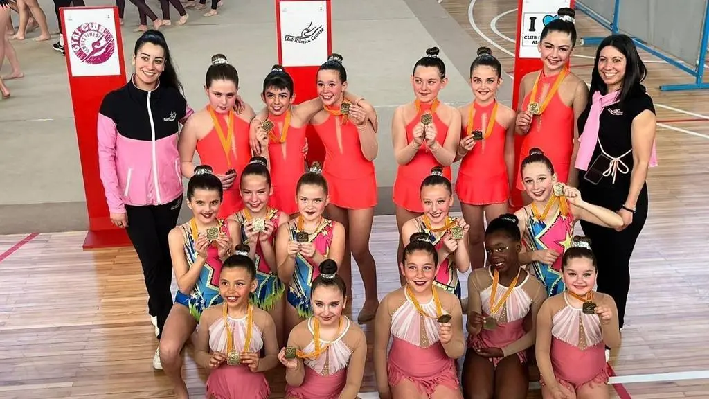 Les gimnastes del Club Rítmica Cervera al Trofeu de gimnàstica rítmica de conjunts de Balaguer - Foto: Club Rítmica Cervera