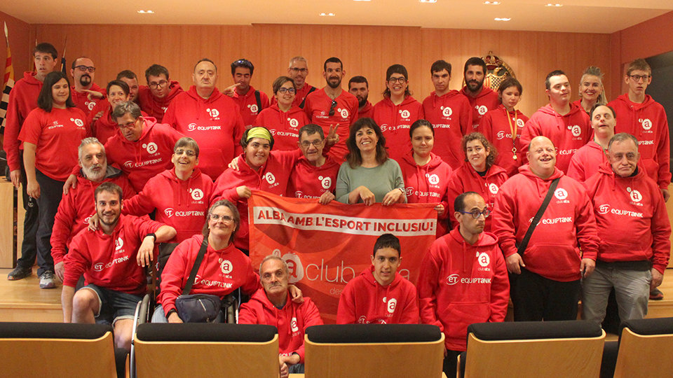 L'alcaldessa de Tàrrega amb els equips del Club Esportiu Alba