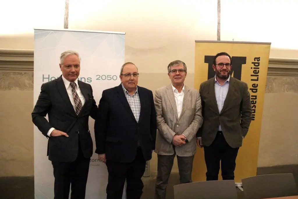 L'expert en art, Sebastià Petit; el president d'Horitzons 2050, Antoni Gelonch; el director del Museu de Lleida, Josep Giralt, i l'empresari i president de l'Associació Empresa Familiar Lleida, Marc Cerón, durant la presentació de la Fundació 

Data de publicació: dimarts 04 d’abril del 2023, 13:45

Localització: Lleida

Autor: Laura Cortés