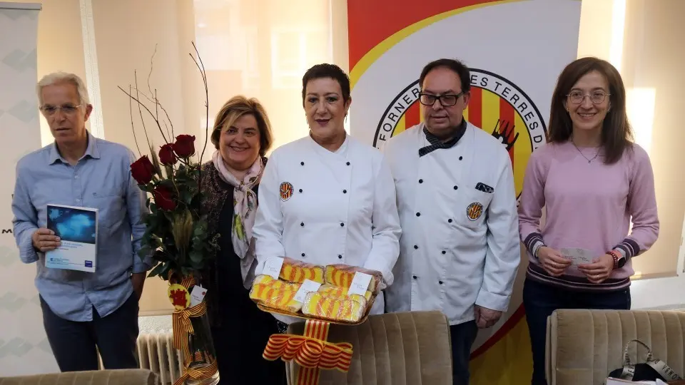 Representants dels gremis de llibreters, floristes i forners de Lleida i de l'editorial Pagès a la roda de premsa prèvia a la diada de Sant Jordi de diumenge a Lleida ©Anna Berga