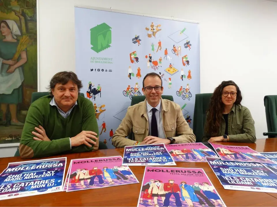 Àlex Culleré, Marc Solsona i Raquel Pueyo en la roda de premsa d'aquest matí, on han fet un avançament de la programació de la nova edició de la Festa Major de Mollerussa - Foto: Esther Barta