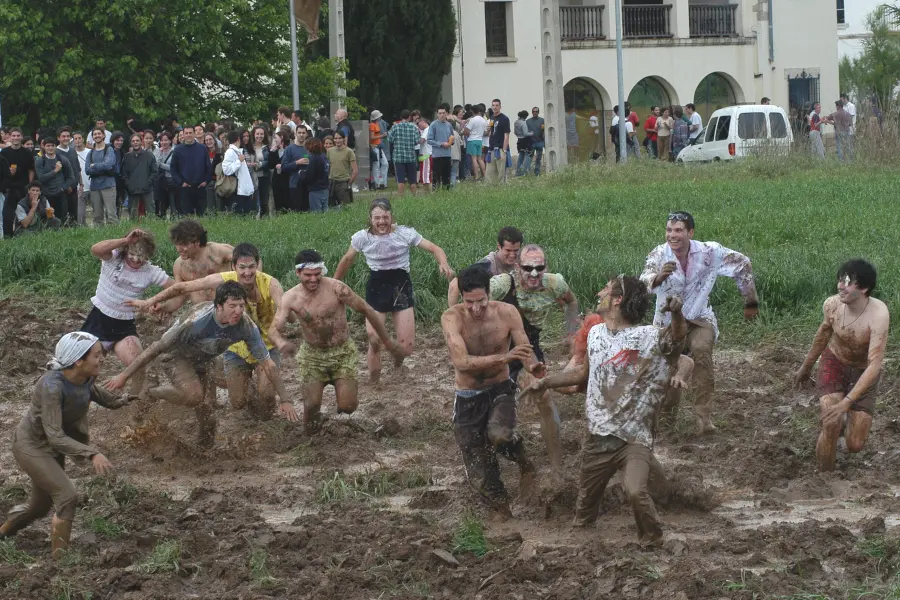 Edició 2022 de l'Agrònom de Ferro amb estudiants a la bassa de fang

Data de publicació: dimarts 02 de maig del 2023, 12:12

Localització: Lleida

Autor: Cedida per la UdL