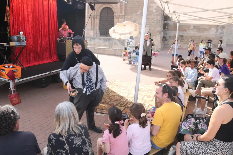 La representació de la companyia belga Tof Theatre al Baluard de la Reina de la Seu Vella - Foto: Ignasi Gómez