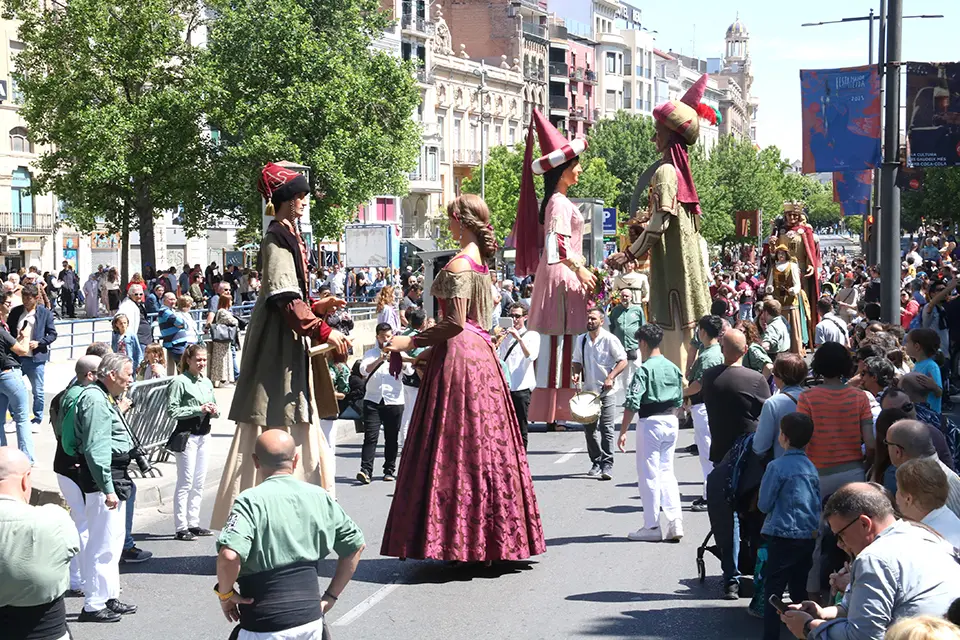 La cercavila de la Trobada Gegantera de Lleida al seu pas per l'avinguda de Madrid

Data de publicació: diumenge 14 de maig del 2023, 15:49

Localització: Lleida

Autor: Ignasi Gómez