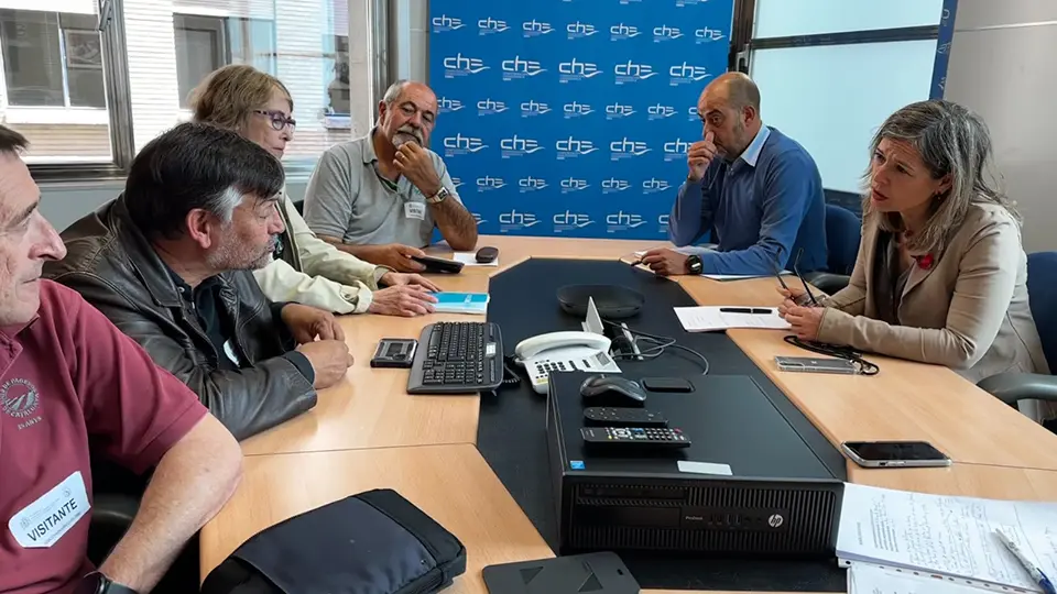 Moment de la reunió entre la CHE i UP

Data de publicació: dimecres 17 de maig del 2023, 18:45

Localització: Saragossa

Autor: Cedida per la CHE