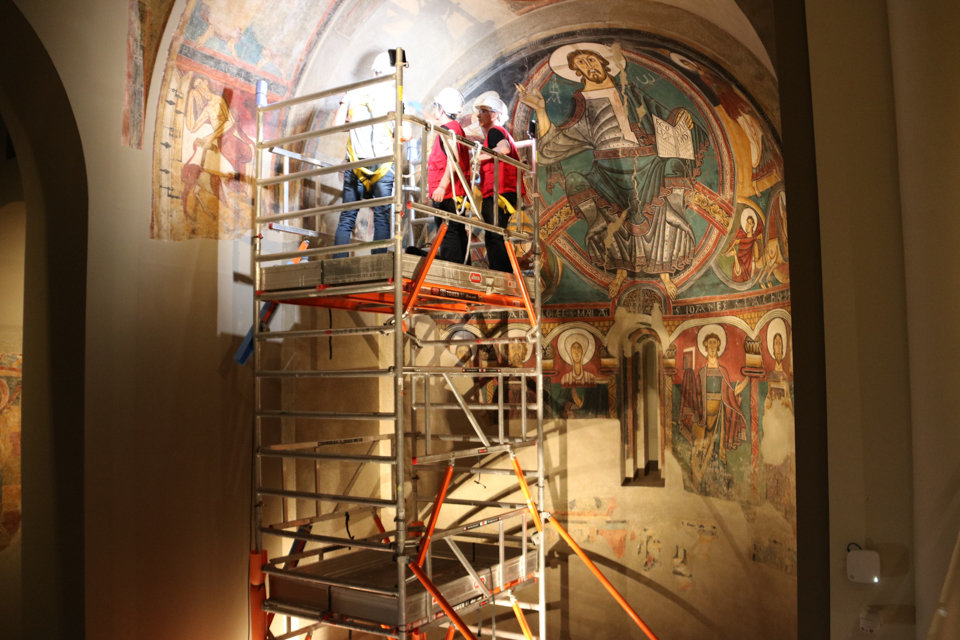 El mural de Sant Climent de Taüll el darrer dia de les tasques d'incorporació de pintura mural al conjunt - Foto: Maria Aladern
