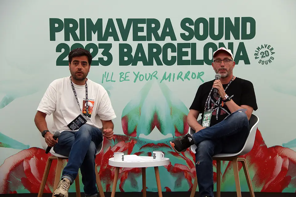 Un dels directors del Primavera Sound Alfonso Lanza i un dels responsables de comunicació en roda de premsa

Data de publicació: dissabte 03 de juny del 2023, 18:20

Localització: Barcelona

Autor: Guillem Roset