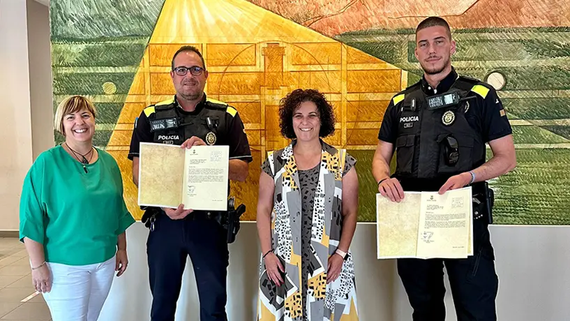 L'entrega del reconeixement als agents de la Policia Local d'Almacelles - Foto: Ajuntament d'Almacelles