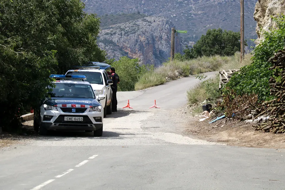 Control dels Mossos d'Esquadra a la sortida d'Ivars de Noguera direcció a la festa il·legal

Data de publicació: dilluns 05 de juny del 2023, 19:38

Localització: Ivars de Noguera

Autor: Anna Berga