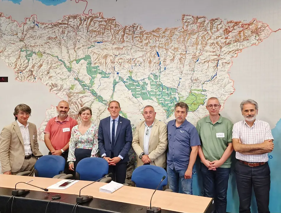 Reunió entre els representants de diferents organitzacions i col·lectius agraris de Ponent i la presidenta així com altres tècnics de la CHE a Saragossa.

Data de publicació: dijous 08 de juny del 2023, 18:15

Localització: Saragossa

Autor: CHE