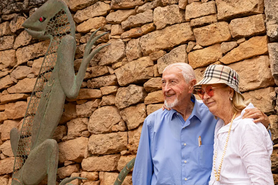 En 'Llanga', obra de Josep Vallverdú, protagonitza la 12a Vinya dels Artistes del Celler Mas Blanch i Jové - Foto: Jordi Vinuesa