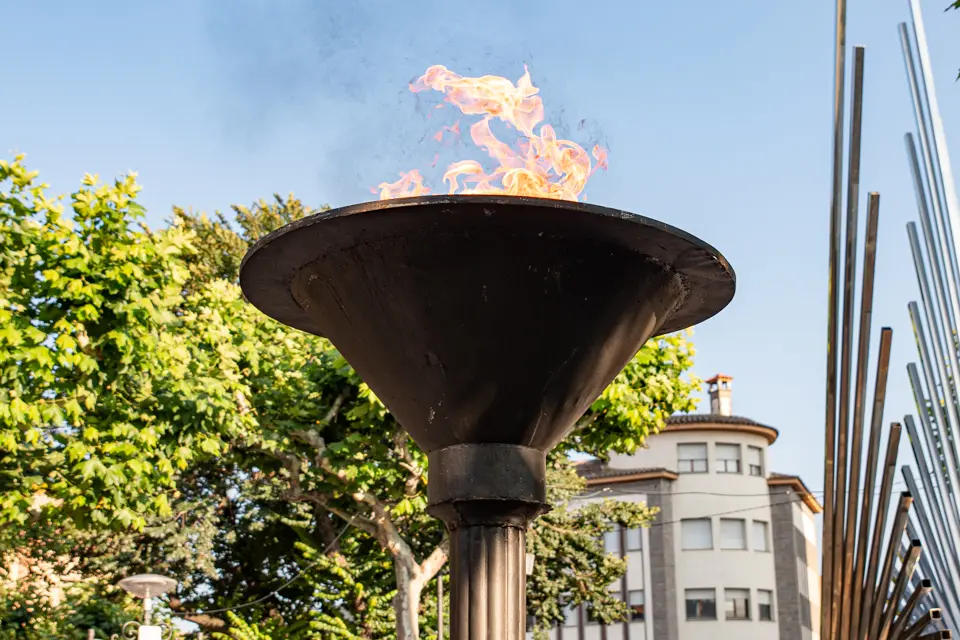 La Flama del Canigó al peveter de Tàrrega durant la revetlla de Sant Joan 2023 - Foto: Jordi Vinuesa
