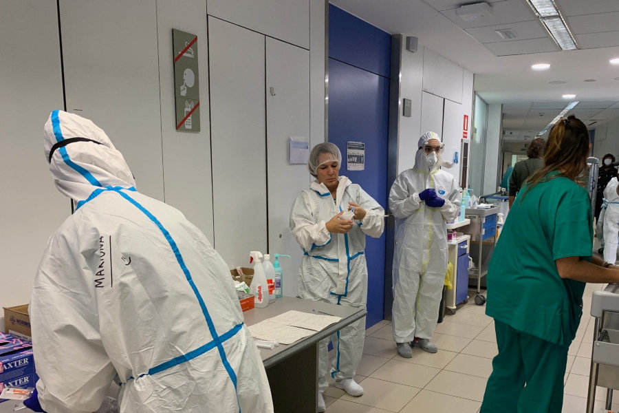 Professionals sanitaris a l'Hospital Universitari Arnau de Vilanova - Foto: cedida per la UdL