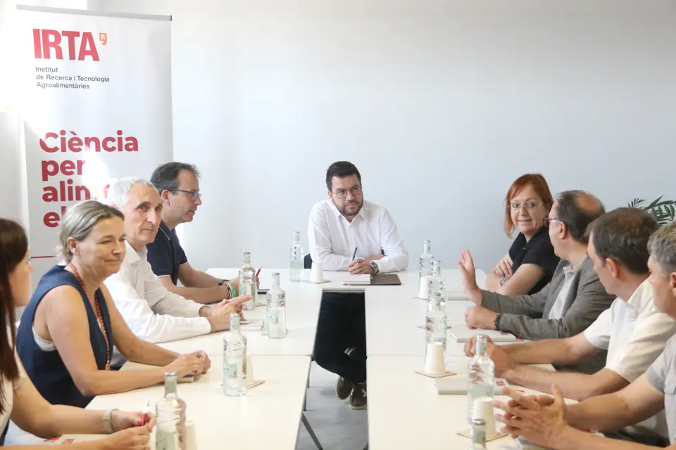 Reunió de treball amb el president Pere Aragonès, la delegada del Govern a Lleida, Montserrat Bergés, el secretari d’Alimentació, Carmel Mòdol, el director general de l’IRTA, Josep Usall, entre d’altres - Foto: Ignasi Gómez