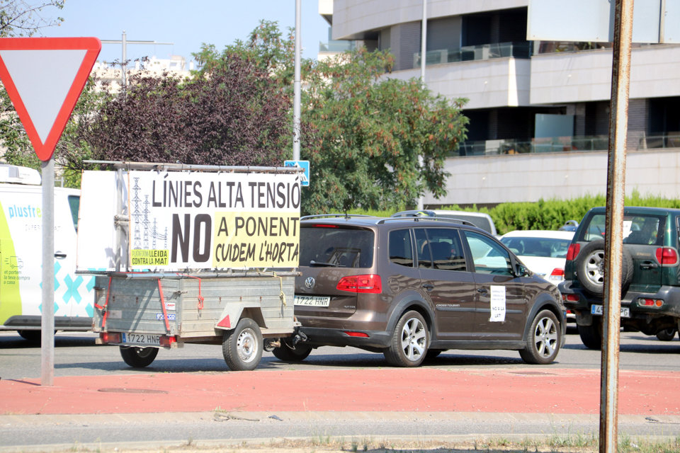Imatge d'un vehicle durant la marxa lenta a Lleida - Foto: Alba Mor