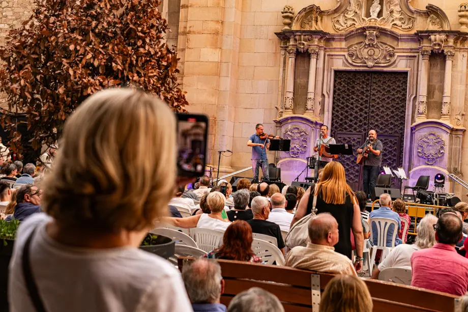 Actuació del grup Laverta a la plaça Major de Tàrrega durant el 25è Paupaterres - Foto: Jordi Vinuesa