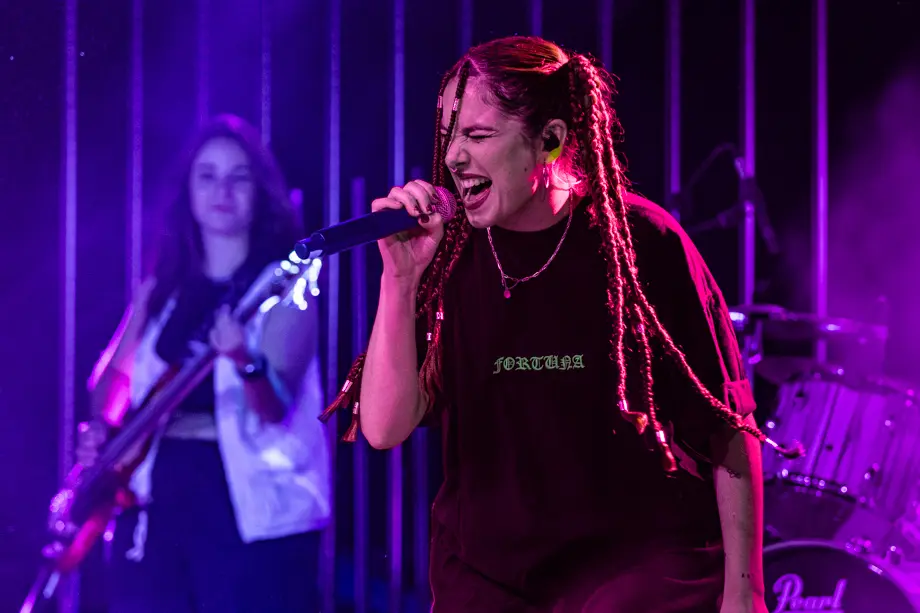 Actuació de La niña paracaídas al Càmping Municipal de Tàrrega durant el 25è Paupaterres - Foto: Jordi Vinuesa