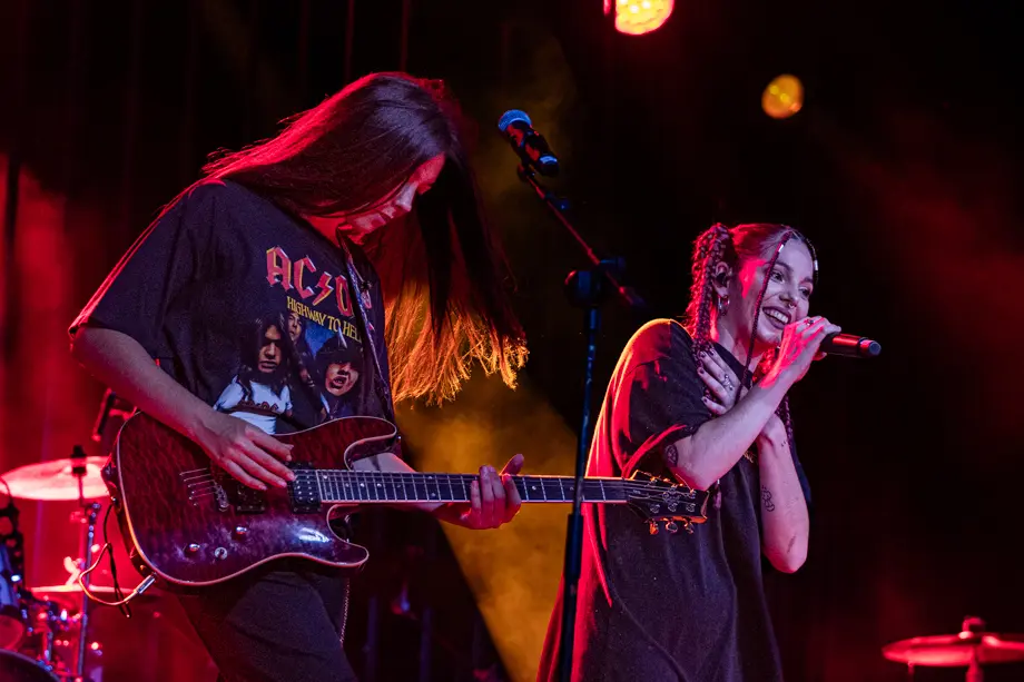 Actuació de La niña paracaídas al Càmping Municipal de Tàrrega durant el 25è Paupaterres - Foto: Jordi Vinuesa