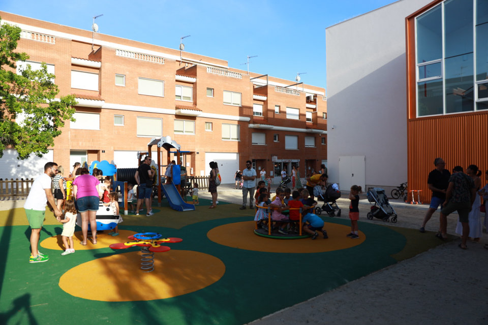 Torrefarrera renova la zona de jocs infantils ubicada al darrere de la Biblioteca Municipal - Foto: Ajuntament de Torrefarrera