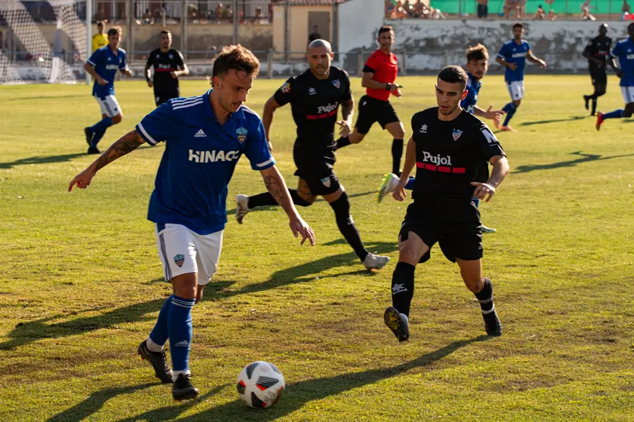 Partit amistós entre el Lleida Esportiu i el CFJ Mollerussa, disputat a Ivars d'Urgell - Foto: Jordi VInuesa