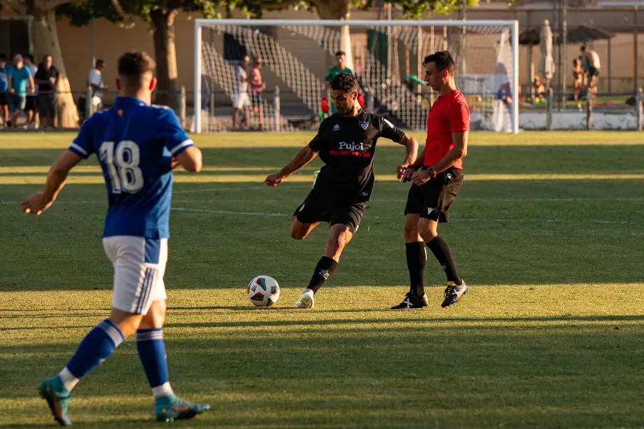 Partit amistós entre el Lleida Esportiu i el CFJ Mollerussa, disputat a Ivars d'Urgell - Foto: Jordi VInuesa