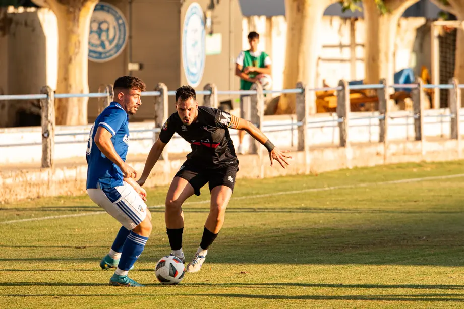 Partit amistós entre el Lleida Esportiu i el CFJ Mollerussa, disputat a Ivars d'Urgell - Foto: Jordi VInuesa