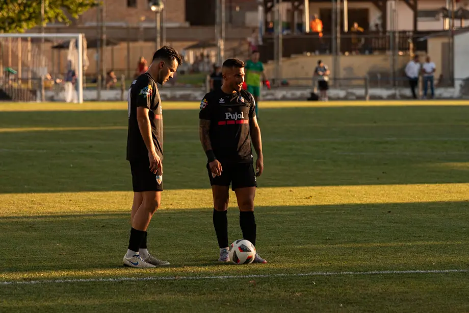 Partit amistós entre el Lleida Esportiu i el CFJ Mollerussa, disputat a Ivars d'Urgell - Foto: Jordi VInuesa