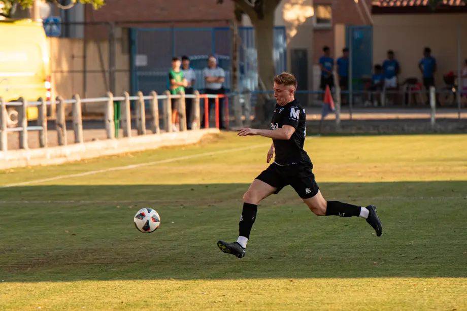 Partit amistós entre el Lleida Esportiu i el CFJ Mollerussa, disputat a Ivars d'Urgell - Foto: Jordi VInuesa