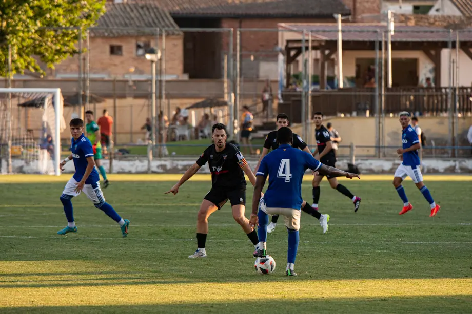Partit amistós entre el Lleida Esportiu i el CFJ Mollerussa, disputat a Ivars d'Urgell - Foto: Jordi VInuesa