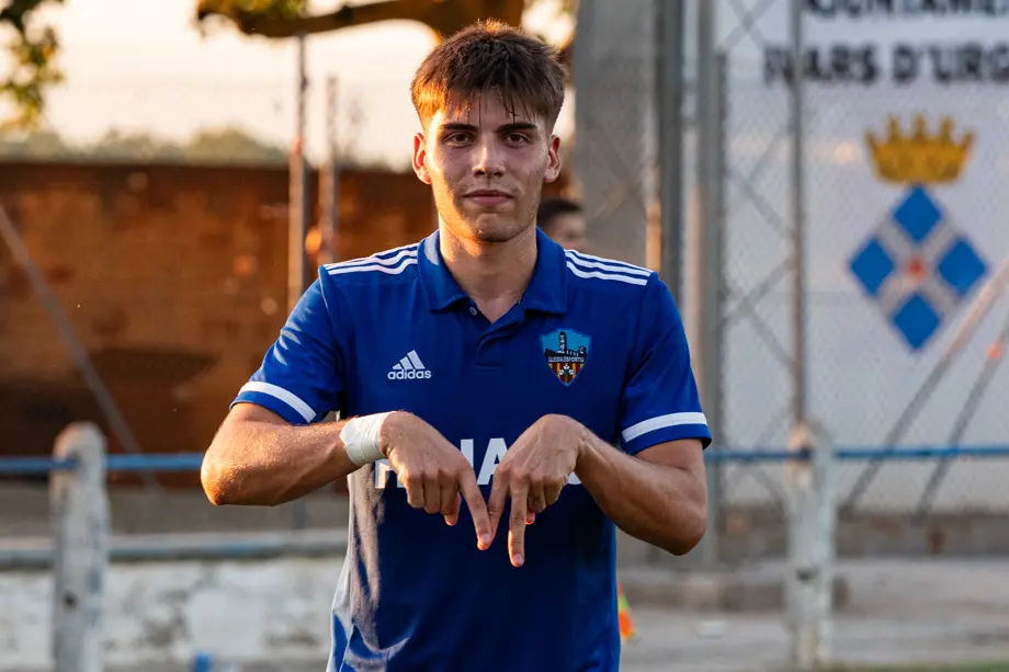 Mateo Enríquez Luna (Lleida Esportiu) celebra el seu gol a les acaballes del partit amistós entre el Lleida Esportiu i el CFJ Mollerussa, disputat a Ivars d'Urgell - Foto: Jordi VInuesa