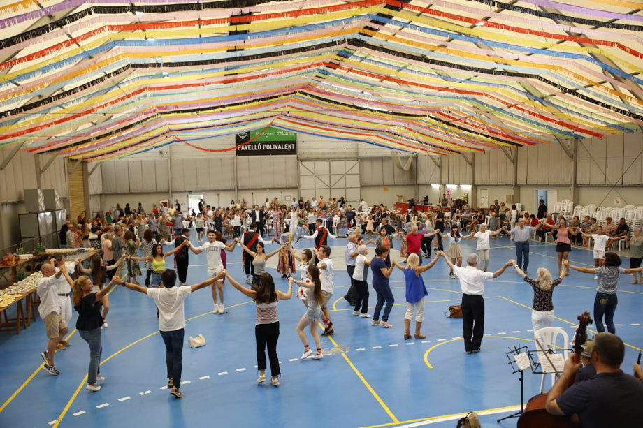 Ball de sardanes durant l'última jornada de la Festa Major d'Estiu d'Alcarràs - Foto: Ajuntament d'Alcarràs