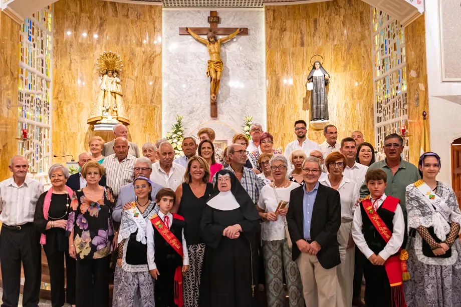 Foto de família durant la festa d’Homenatge a la Gent Gran d'Aitona - Foto: Jordi Vinuesa