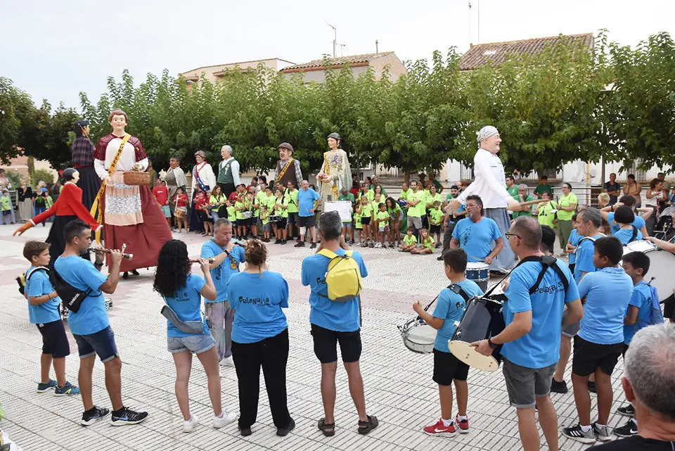 El dissabte 26 d'agost es va celebrar la 2a Trobada Gegantera de Sidamon amb el bateig del gegantó Andreu i la posterior cercavila pels carrers del poble amb la participació de diverses colles geganteres de municipis propers - Foto: Josep Ma Llovera