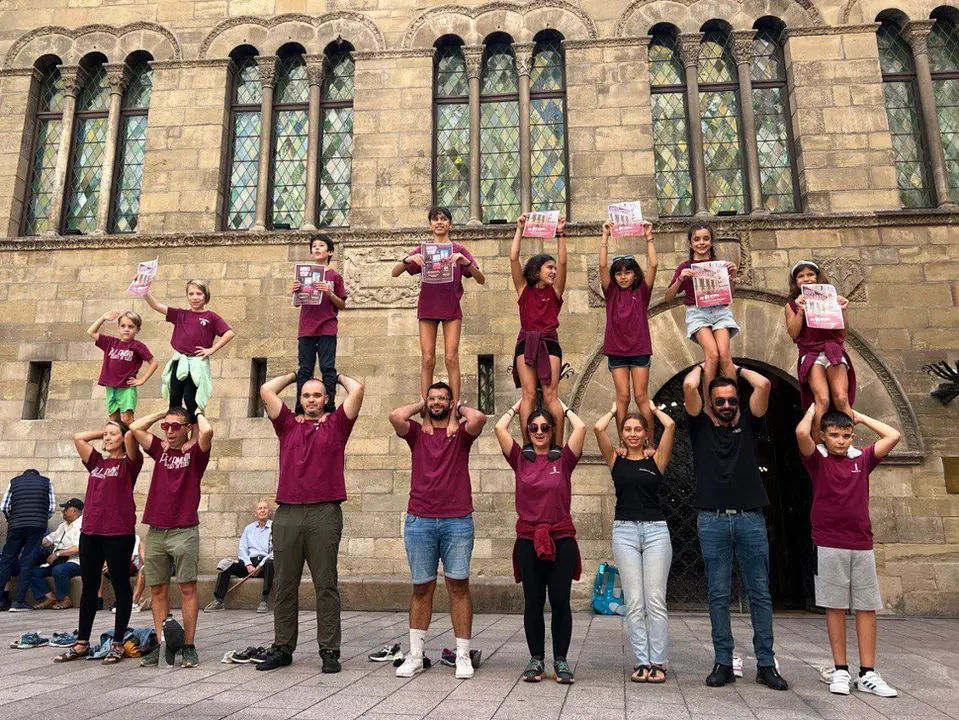 Castellers de Lleida a la plaça de la Paeria - Foto: Castellers de Lleida