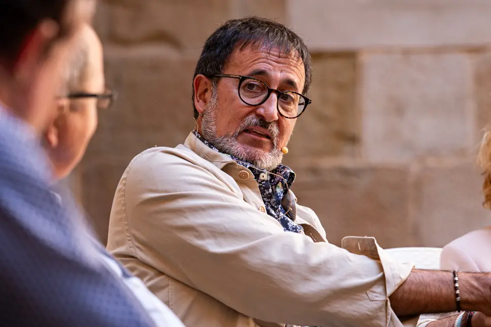 Vermut Literari amb Xavier Graset (acompanyat de Magda Gregori, Marta Alòs, Francesc Canosa i Antoni Gelonch) durant la jornada de dissabte de la primera edició de Sant Miquel de les Lletres a Lleida - Foto: Jordi Vinuesa