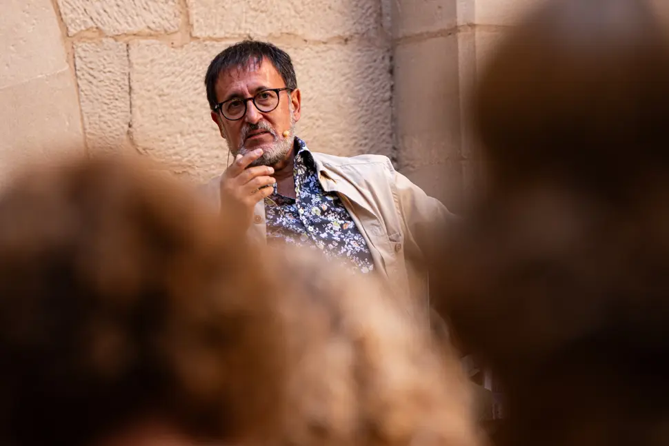 Vermut Literari amb Xavier Graset (acompanyat de Magda Gregori, Marta Alòs, Francesc Canosa i Antoni Gelonch) durant la jornada de dissabte de la primera edició de Sant Miquel de les Lletres a Lleida - Foto: Jordi Vinuesa