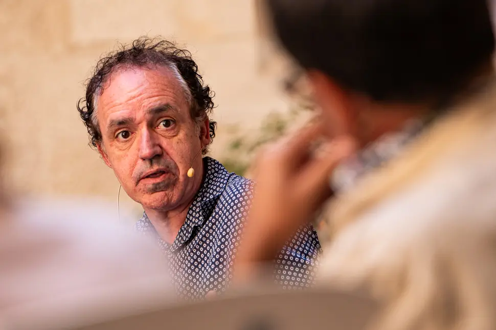 Vermut Literari amb Xavier Graset (acompanyat de Magda Gregori, Marta Alòs, Francesc Canosa i Antoni Gelonch) durant la jornada de dissabte de la primera edició de Sant Miquel de les Lletres a Lleida - Foto: Jordi Vinuesa