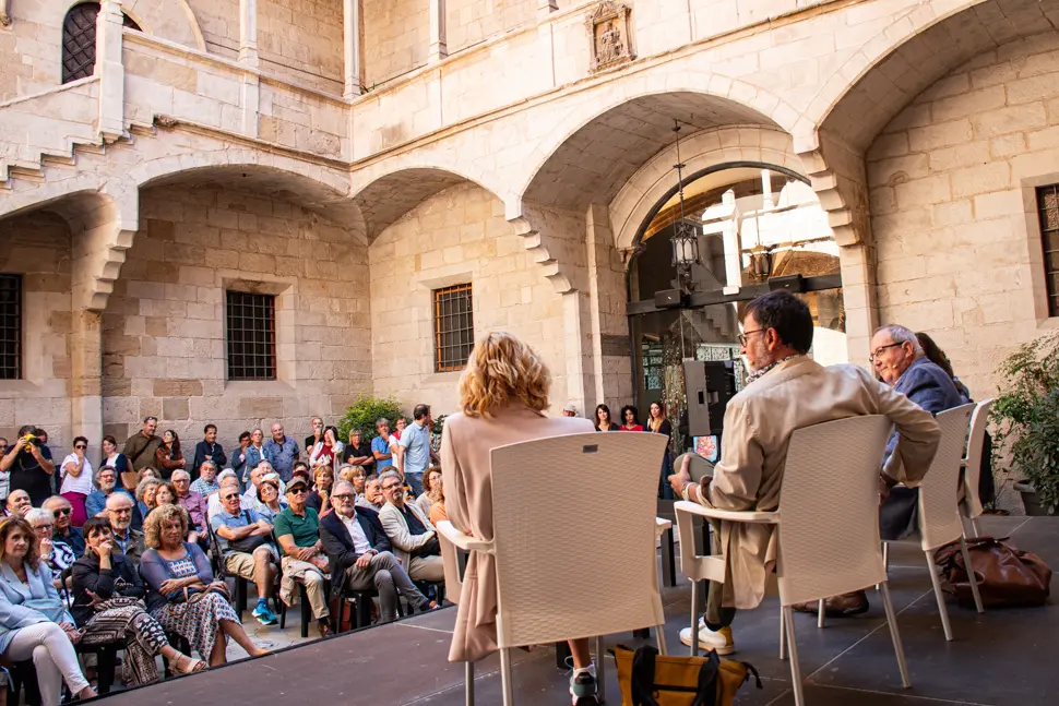 Vermut Literari amb Xavier Graset (acompanyat de Magda Gregori, Marta Alòs, Francesc Canosa i Antoni Gelonch) durant la jornada de dissabte de la primera edició de Sant Miquel de les Lletres a Lleida - Foto: Jordi Vinuesa