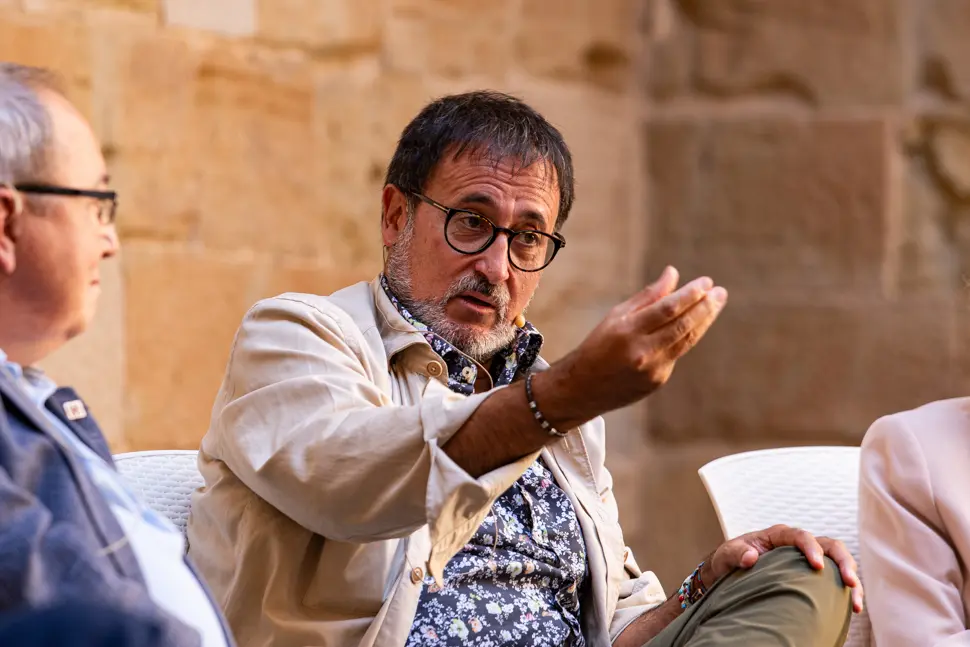 Vermut Literari amb Xavier Graset (acompanyat de Magda Gregori, Marta Alòs, Francesc Canosa i Antoni Gelonch) durant la jornada de dissabte de la primera edició de Sant Miquel de les Lletres a Lleida - Foto: Jordi Vinuesa