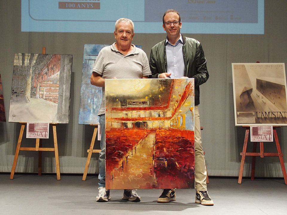 Marc Solsona i el guanyador del primer premi del concurs d'enguany, Josep Plaja - Foto: Ajuntament de Mollerussa