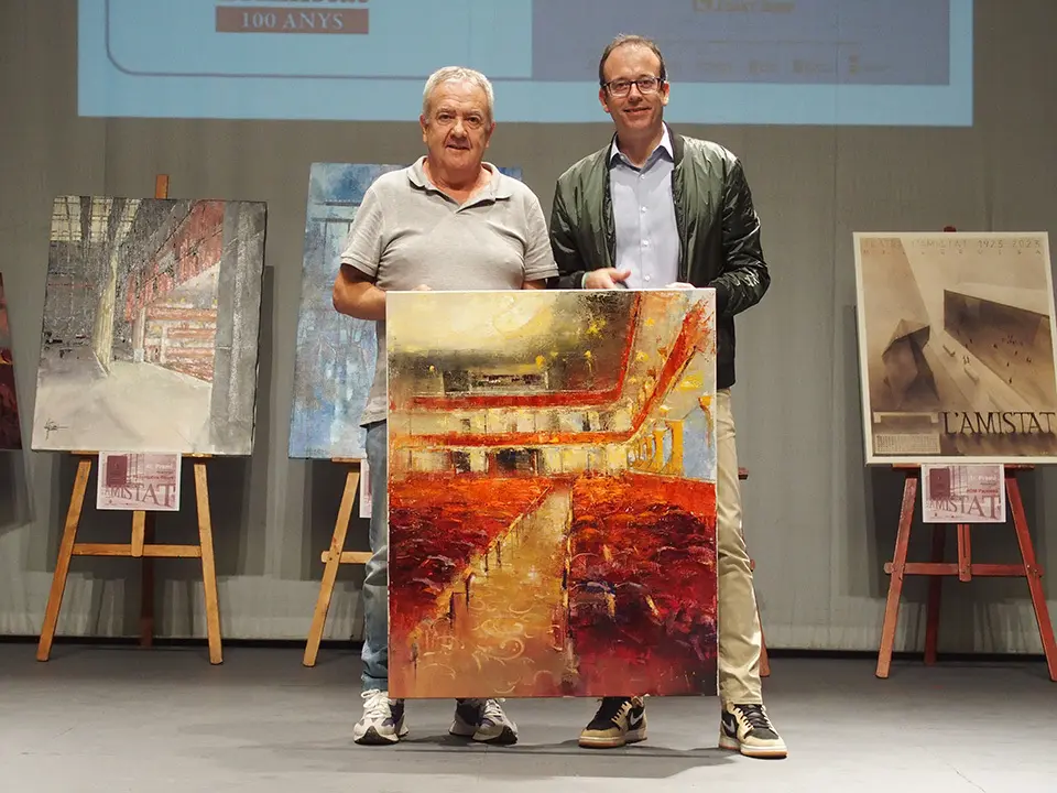 Marc Solsona i el guanyador del primer premi del concurs d'enguany, Josep Plaja - Foto: Ajuntament de Mollerussa