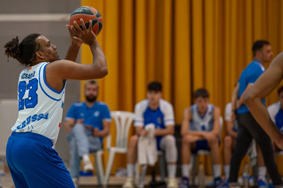 El Pujol CB Mollerussa comença la temporada amb una victòria a casa davant el CB Les Franqueses - Foto: Jordi Vinuesa