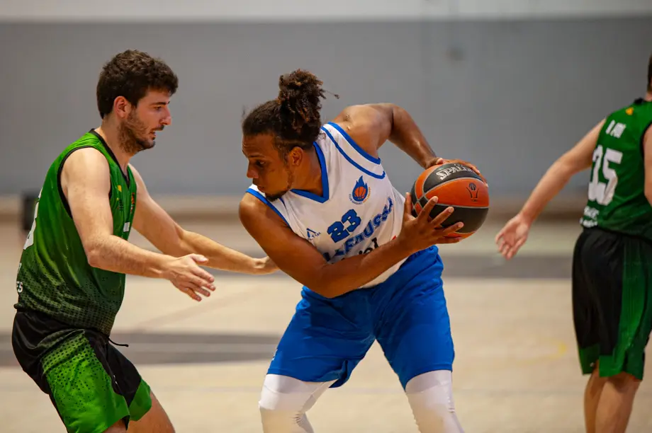 El Pujol CB Mollerussa comença la temporada amb una victòria a casa davant el CB Les Franqueses - Foto: Jordi Vinuesa
