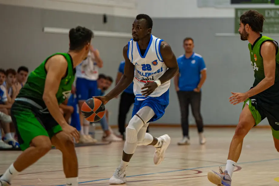 El Pujol CB Mollerussa comença la temporada amb una victòria a casa davant el CB Les Franqueses - Foto: Jordi Vinuesa