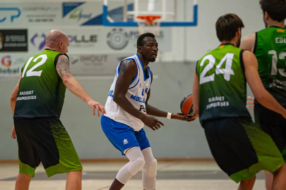 El Pujol CB Mollerussa comença la temporada amb una victòria a casa davant el CB Les Franqueses - Foto: Jordi Vinuesa