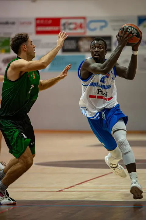 El Pujol CB Mollerussa comença la temporada amb una victòria a casa davant el CB Les Franqueses - Foto: Jordi Vinuesa