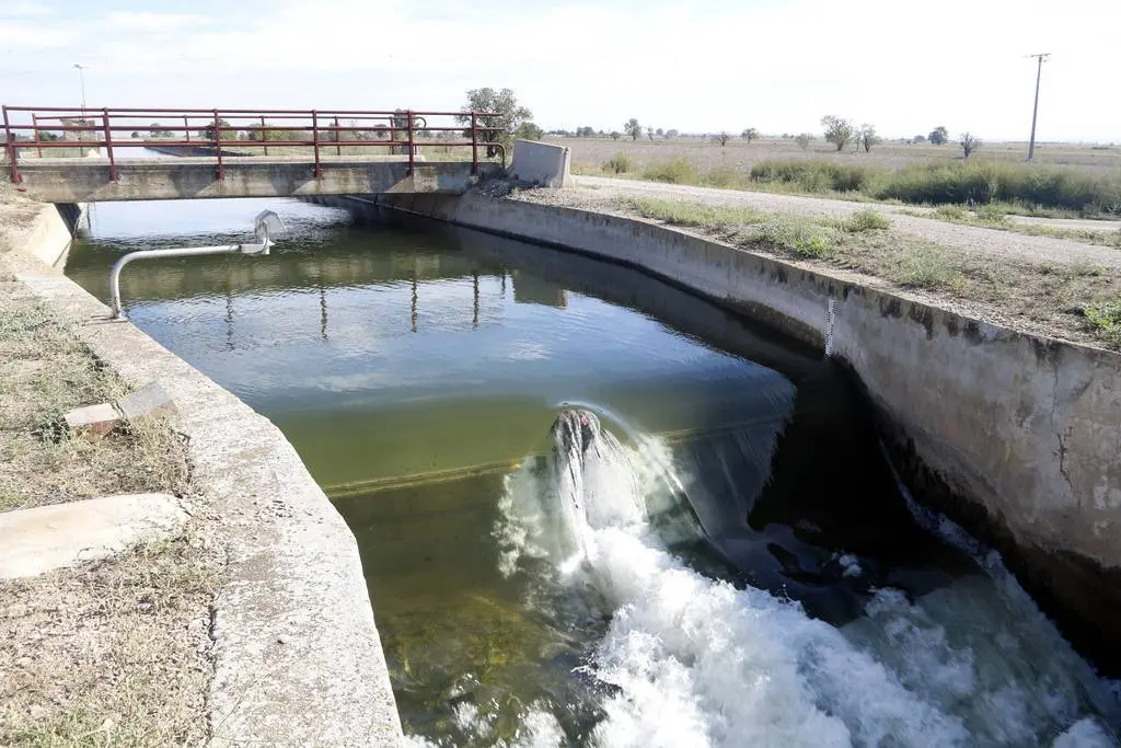 El canal d'Urgell amb aigua circulant entre Vilanova de Bellpuig i Arbeca - Foto: Oriol Bosch